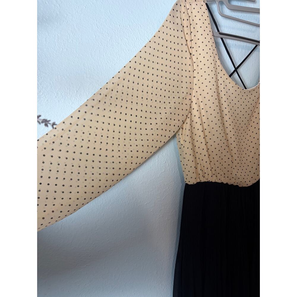 Everly Polka Dot Pleated Dress Beige Black‎ Long Sleeve Open Back Mini Dress - Picture 2 of 5